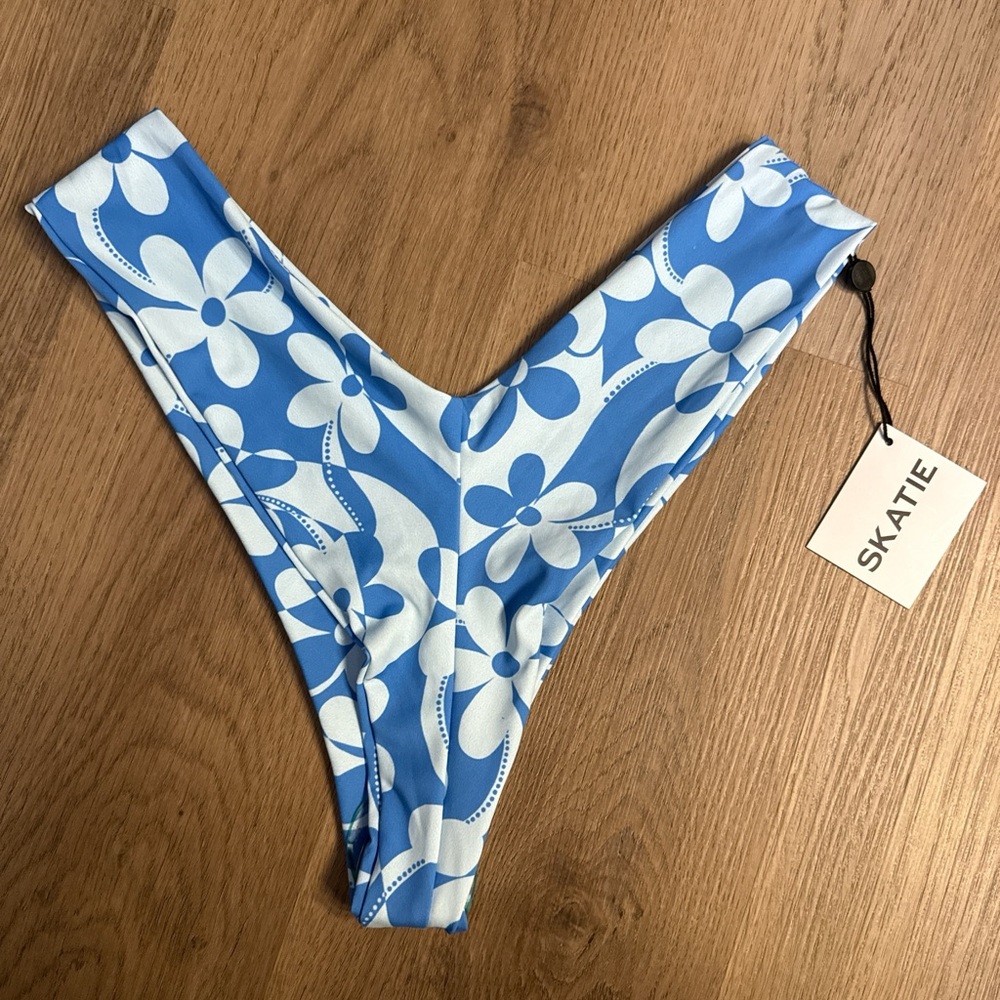 Skatie NWT Bikini Bottoms - XL - Picture 3 of 3